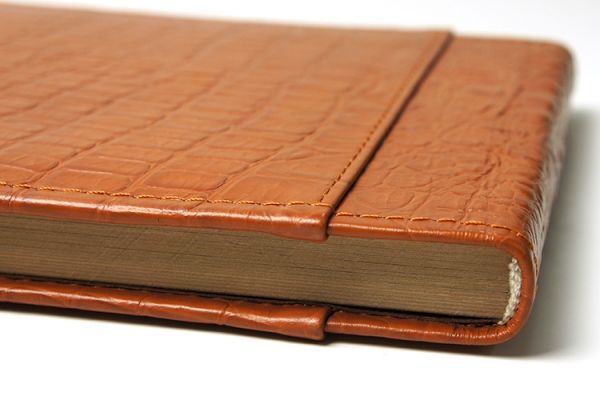 Книга натуральная кожа «Крокодил» 60