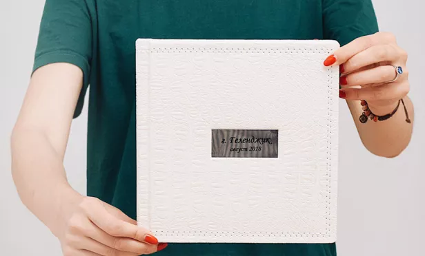 Фотокнига с металлической вставкой пример